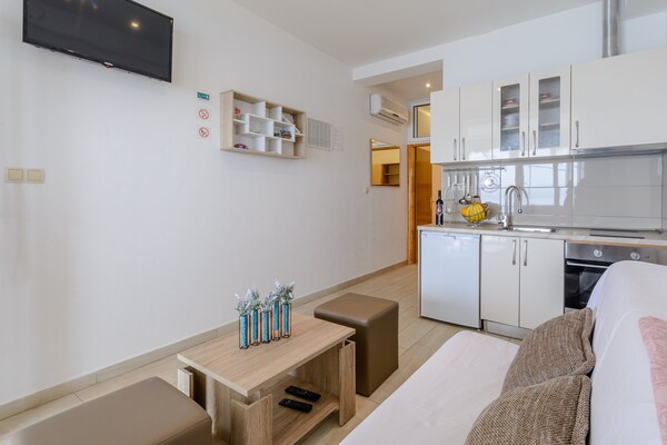Comfortabel appartement aan zee in Dugi Rat met terras en uitzicht - thumbnail 5
