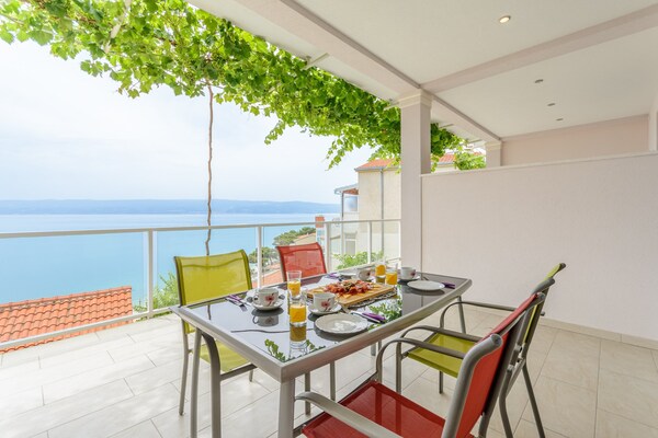 Comfortabel appartement aan zee in Dugi Rat met terras en uitzicht - thumbnail 2