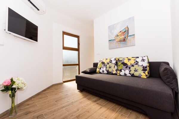 Appartement met zeezicht en zwembad op 100m van het strand van Drvenik Veliki - thumbnail 5