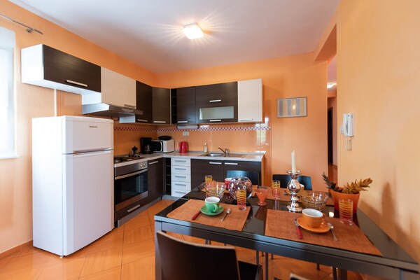 Ruim appartement met balkon vlakbij zee in Vinisce - thumbnail 5