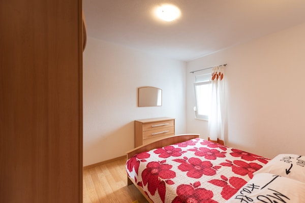 Aan het strand: Ruim appartement in Vinišće voor 4 personen - thumbnail 6