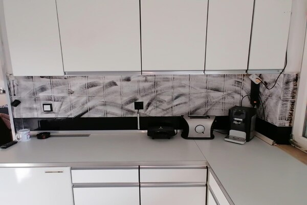 Appartement met zeezicht en gedeeld zwembad – direct aan zee in Sumpetar - thumbnail 2