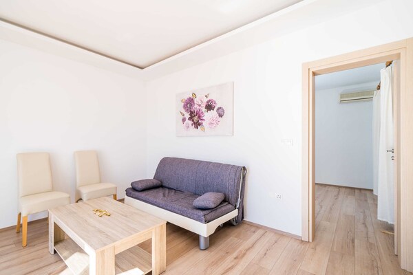 Rustiek appartement met balkon en zeezicht op 200m van het strand in Mlini - thumbnail 4
