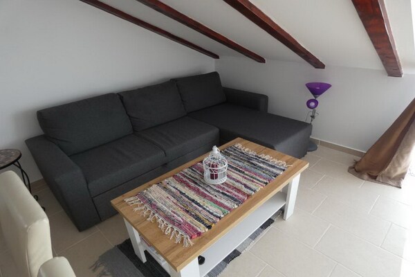 Zonovergoten appartement met terras en zeezicht in Orebić, op 100m van strand - thumbnail 1
