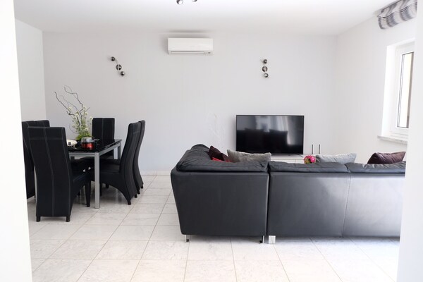 Aan het strand: Ruim appartement in Povlja voor 4 personen - thumbnail 5
