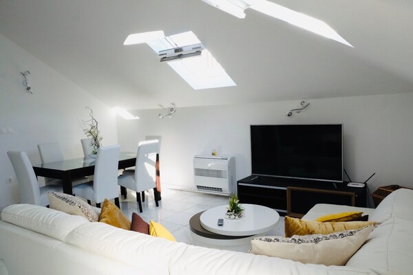 Appartement met terras op 200m van zee in Povlja, Brač - thumbnail 3