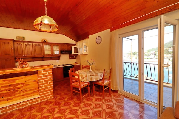 Appartement aan zee in Smokvica met balkon en zeezicht - thumbnail 2