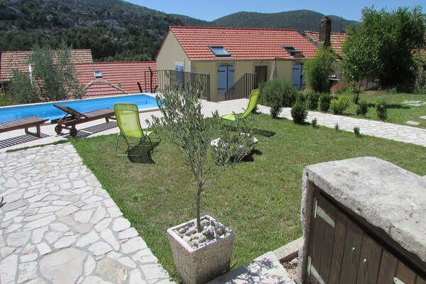 Authentiek vakantiehuis met privézwembad op het schiereiland Pelješac - thumbnail 2