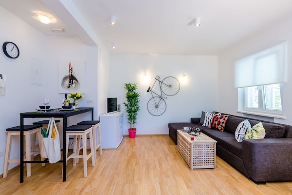 Privé-appartement met tuin en terras in de exclusieve wijk Ploče, op 300m van strand - thumbnail 3