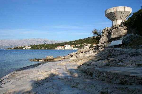 Studio aan zee in Povlja, Brač – 50m van strand met terras en BBQ - thumbnail 6