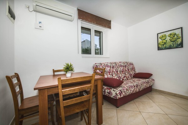 Villa Dvori Viškovi: Ruime villa met privézwembad voor 20 personen bij Podstrana - thumbnail 5
