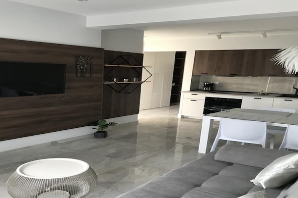 Appartement aan zee in Prižba met terras en uitzicht op de Adriatische Zee - thumbnail 3