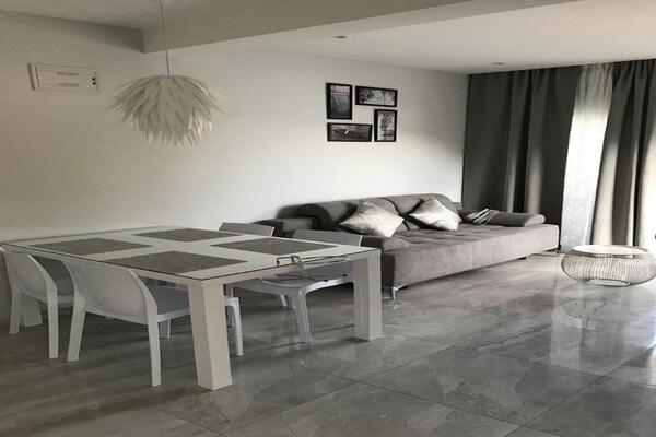 Appartement aan zee in Prižba met terras en uitzicht op de Adriatische Zee - thumbnail 5