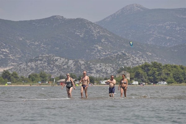 Knusse Deluxe Kamer met Terras nabij Strand Ploče – Geschikt voor 4 Personen - thumbnail 3