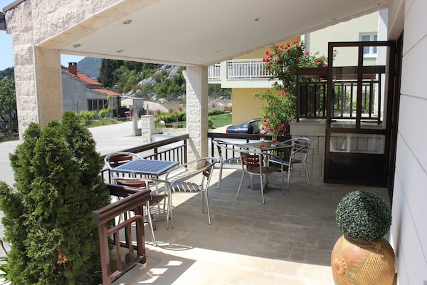 Comfortabel appartement met balkon in Ploče, 1,5 km van het strand - thumbnail 4