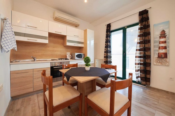 Aan het strand: Comfortabel studio-appartement in Kastel Stafilic - thumbnail 6
