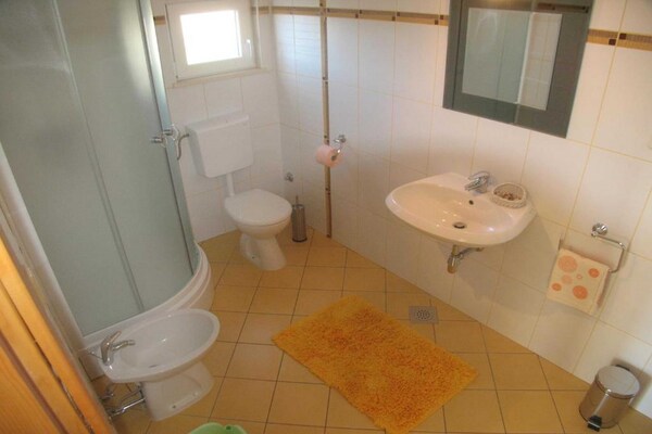 Knus appartement met balkon op 200m van zee in Bol, Brač - thumbnail 5