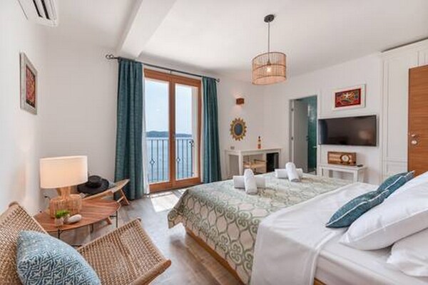 Luxe appartement met zeezicht op 10 meter van het strand in Trogir - thumbnail 2