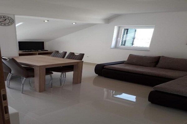 Aan het strand: Ruim appartement in Zaton voor 4 personen - thumbnail 2