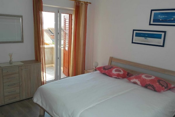 Ruim appartement met zeezicht op slechts 10 meter van het strand in Bol - thumbnail 3