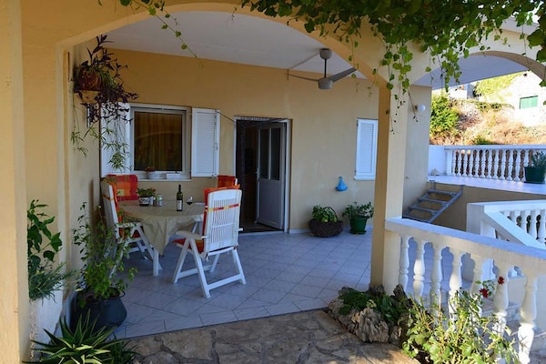 Op 300 m van het strand: Comfortabel appartement in Jelsa · 4 pers. - thumbnail 2