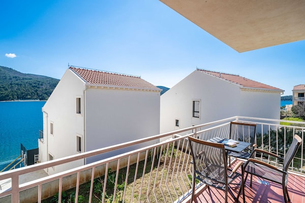 Rustiek driekamerappartement met balkon en zeezicht in Slano - thumbnail 2