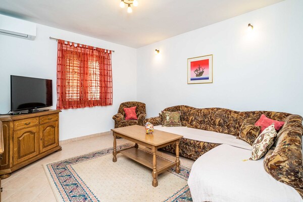 Rustiek driekamerappartement met balkon en zeezicht in Slano - thumbnail 5
