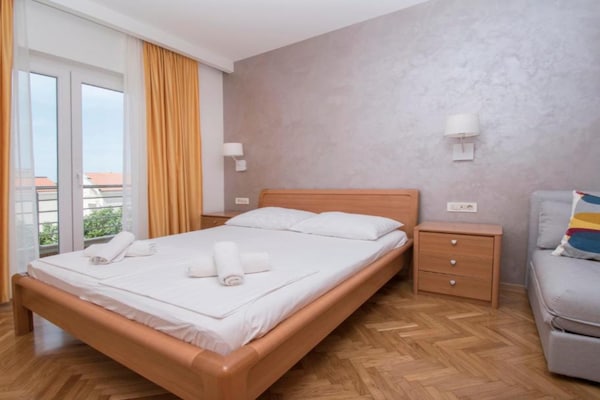 Op 300 m van het strand: appartement met zeezicht in Tucepi - thumbnail 2
