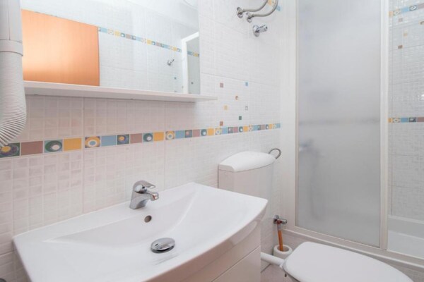 Op 300 m van het strand: appartement met zeezicht in Tucepi - thumbnail 5