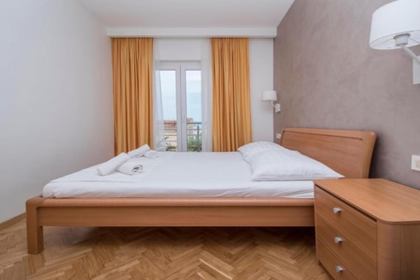 Op 300 m van het strand: appartement met zeezicht in Tucepi - thumbnail 4