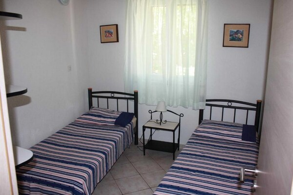 Sfeervolle bungalow voor 5 personen, op 200 meter van het strand in Bol - thumbnail 4