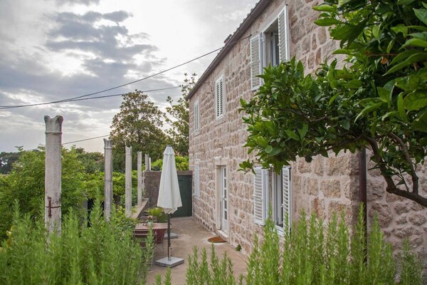 Studio Baro met gedeeld terras en uitzicht op de oude stad van Dubrovnik - thumbnail 3