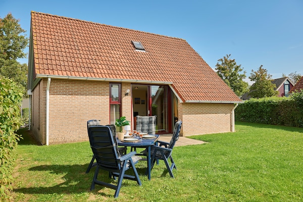 Vrijstaand wellness vakantiehuis met sauna en sunshower in Heinkenszand - thumbnail 1