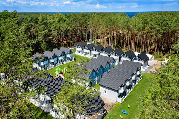 Centraal gelegen vakantiehuis in Miedzywodzie direct aan het strand - thumbnail 1