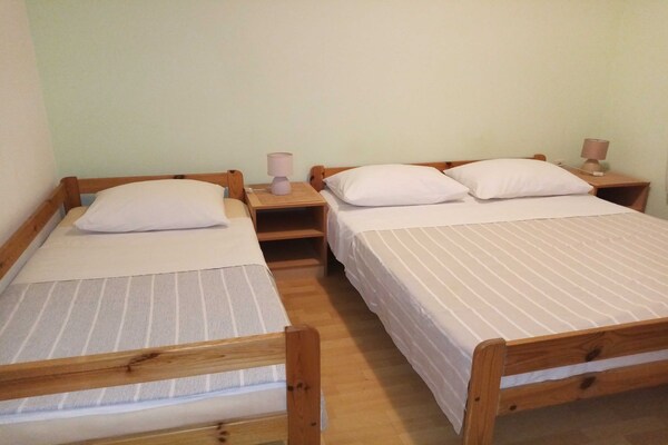 Ruim appartement in Biograd na Moru met terras, 500m van het strand - thumbnail 6