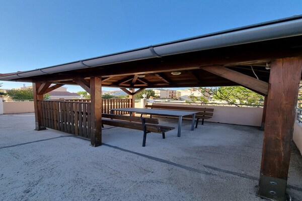 Ruim appartement in Biograd na Moru met terras, 500m van het strand - thumbnail 3