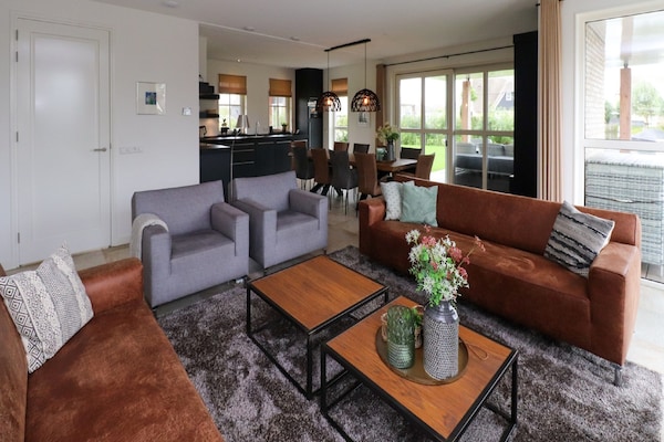 Luxe rietgedekte villa aan het water in hartje Friesland - thumbnail 2