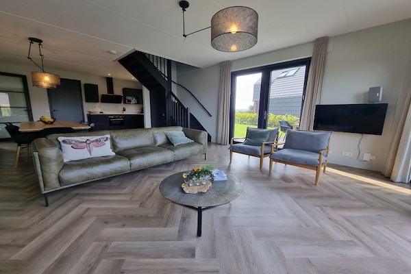 Luxe watervilla aan Slotermeer met eigen aanlegsteiger in Balk - thumbnail 1