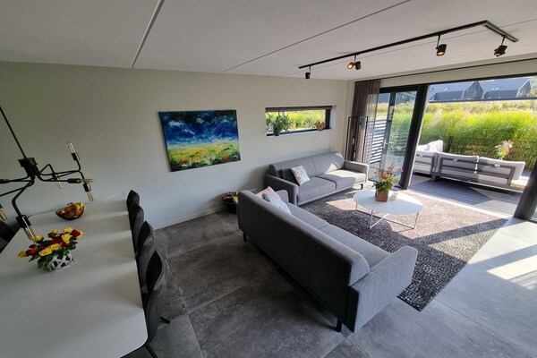 Watervilla Santjin: luxe verblijf aan het Slotermeer in Friesland - thumbnail 3