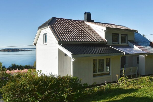 Panoramavakantiehuis aan zee bij Midsund met boothuis en bergzicht - thumbnail 5