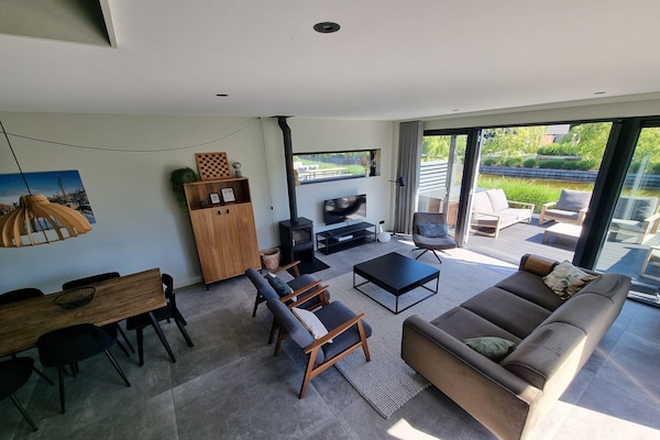 Watervilla Tsien: luxe verblijf met eigen aanlegsteiger aan het Slotermeer - thumbnail 5