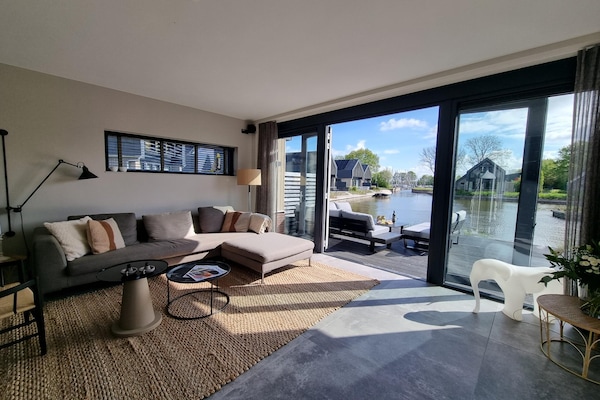 Watervilla Fiiftjin: luxe verblijf met aanlegsteiger aan het Slotermeer - thumbnail 3