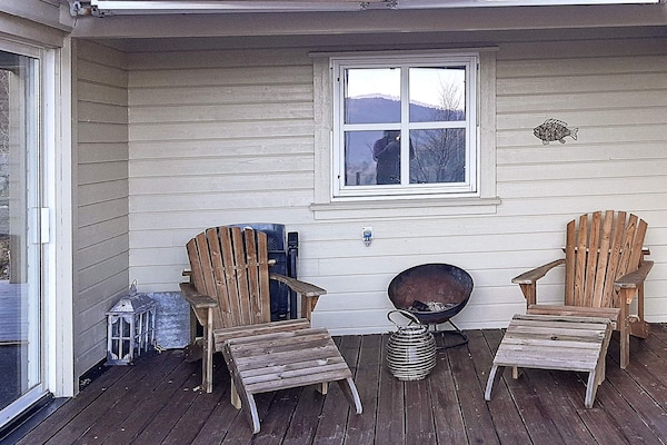 Vrijstaand vakantiehuis met eigen steiger en panoramisch zeezicht bij Lyngdal - thumbnail 4