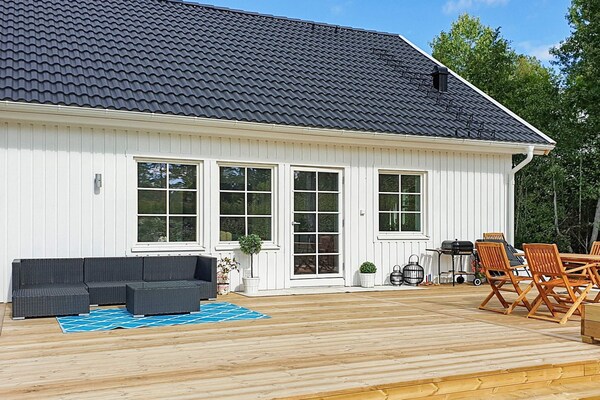 Modern vakantiehuis op Rådmansö, vlakbij zee en strand - thumbnail 4