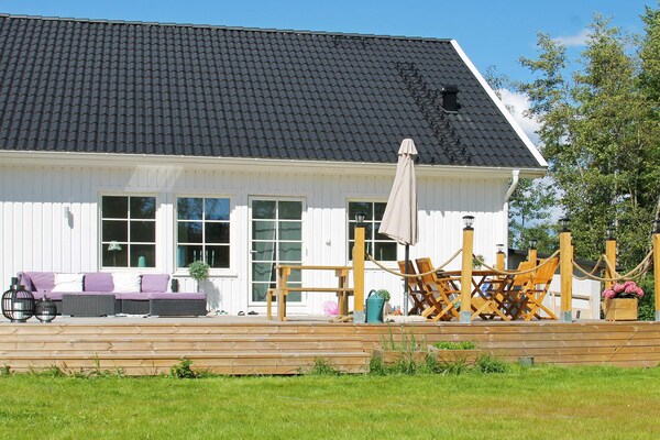 Modern vakantiehuis op Rådmansö, vlakbij zee en strand - thumbnail 2