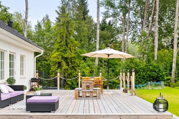 Modern vakantiehuis op Rådmansö, vlakbij zee en strand - thumbnail 1