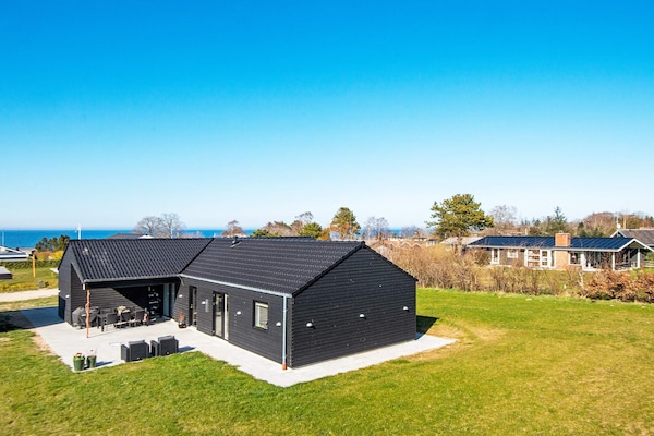 Aan zee: Ruim vakantiehuis voor 9 personen in Glesborg - thumbnail 1