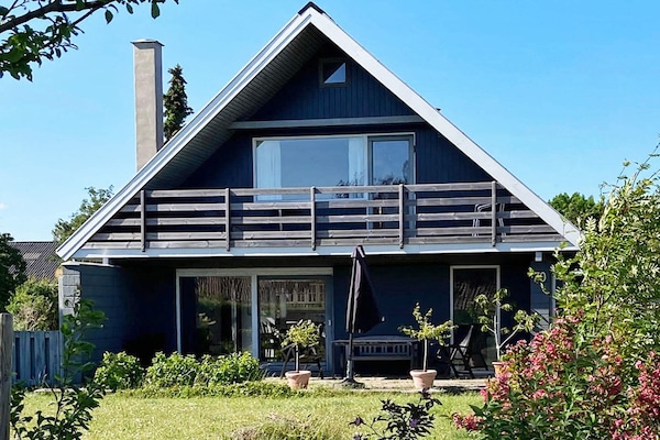 Ruim vakantiehuis in Nakskov met 4 slaapkamers en grote tuin - thumbnail 1