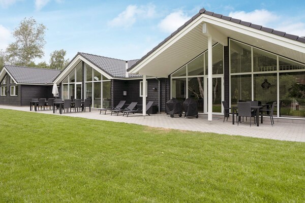 16-persoons vakantiehuis in Væggerløse op 800 m van zee - thumbnail 2