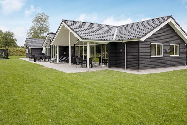16-persoons vakantiehuis in Væggerløse op 800 m van zee - thumbnail 3